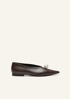 Pointed pearl ballet flats in brown leather